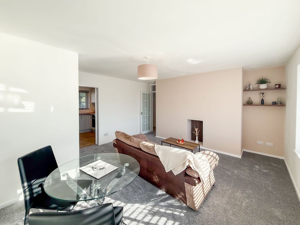 Property photo 3 of 11 Lounge/Diner