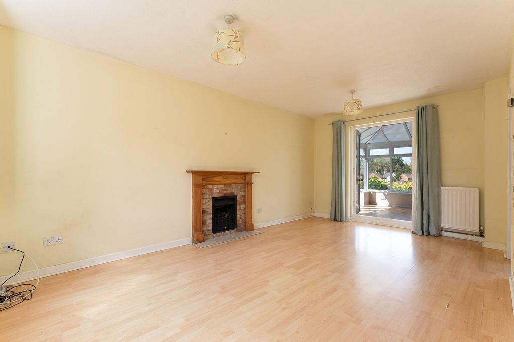 Property photo 2 of 19