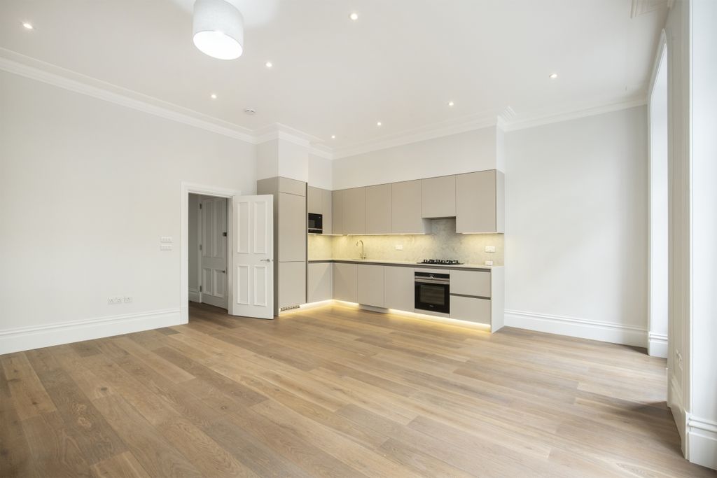 Property photo 2 of 11 Frederick Court 4...