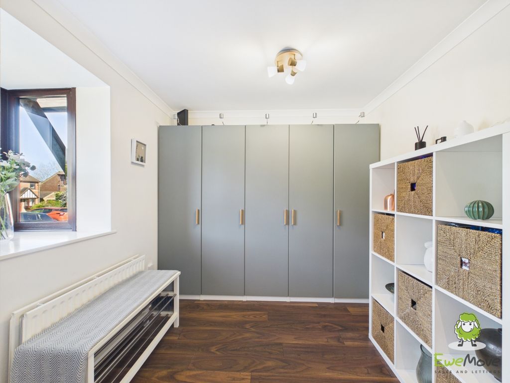 Property photo 3 of 22 Ewemove Estate Agents Basingstoke - Highmoors