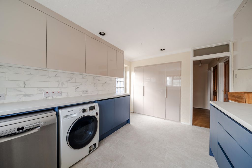 Property photo 3 of 22