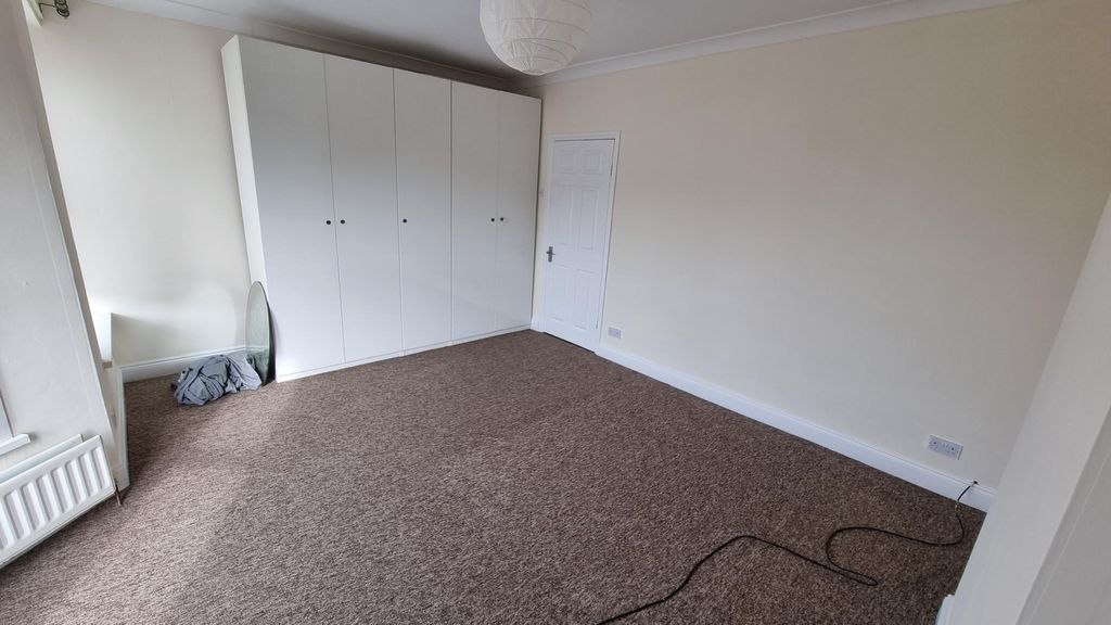 Property photo 3 of 15 Lounge