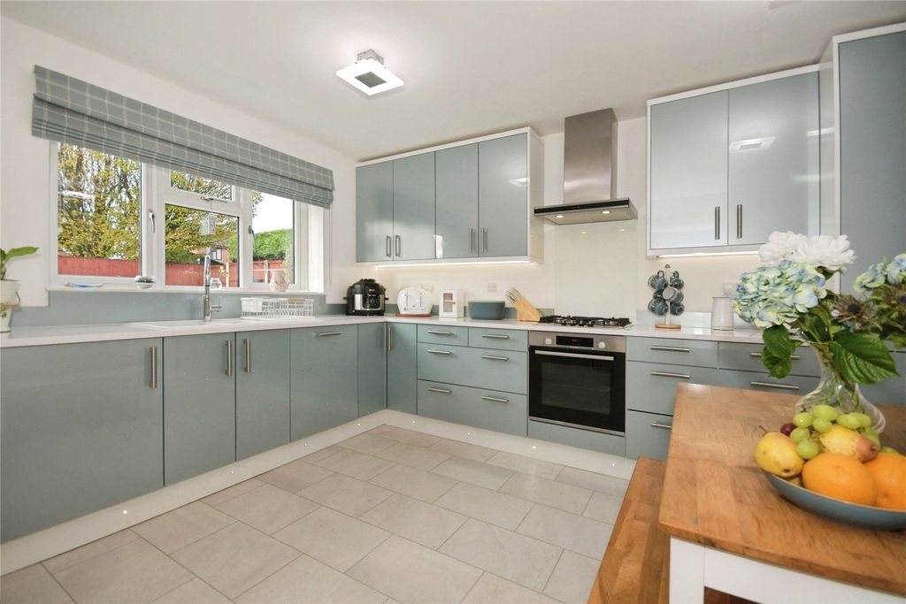 Property photo 2 of 24 Kitchen