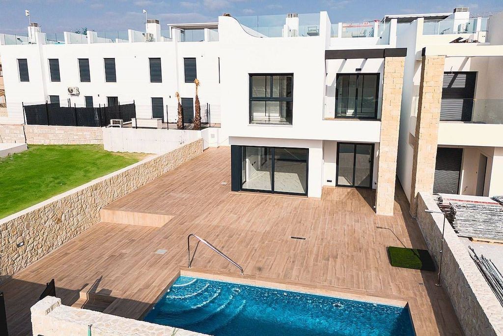 Property photo 1 of 19 Last Unit Available - Townhouse Ready To Move In. Plot Of 300 m², 193 m²Living Area, 4 Bedrooms, 3 Bathrooms. 800 Meters From Punta Prima Beaches.