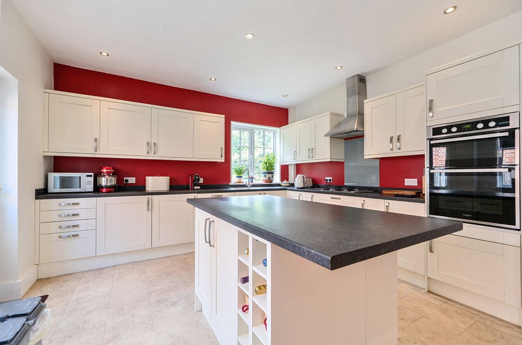 Property photo 2 of 21 1320449-14-686Bf5...