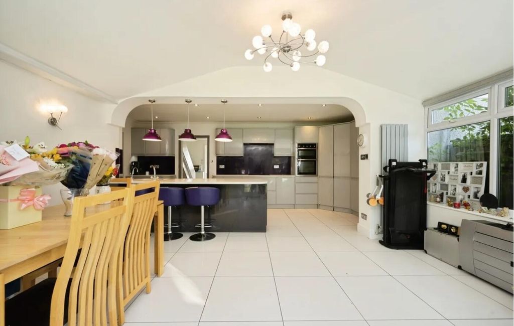 Property photo 2 of 27 Kitchen