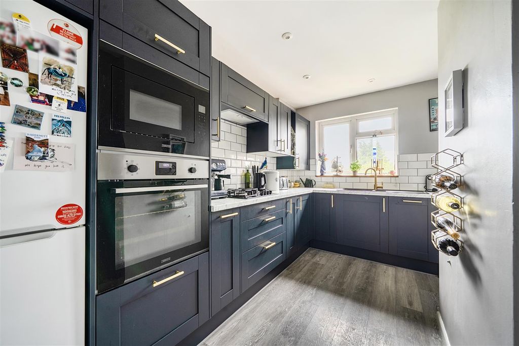 Property photo 3 of 15 1479220-11-6A33Ead94Feea.Jpg