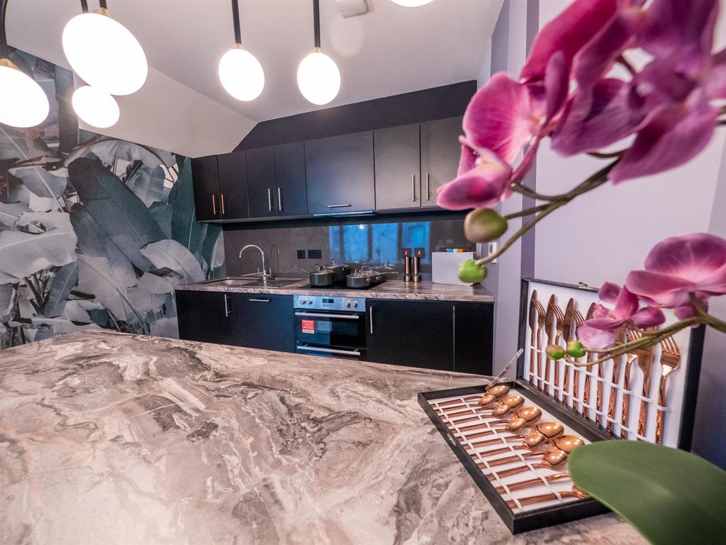 Property photo 1 of 32