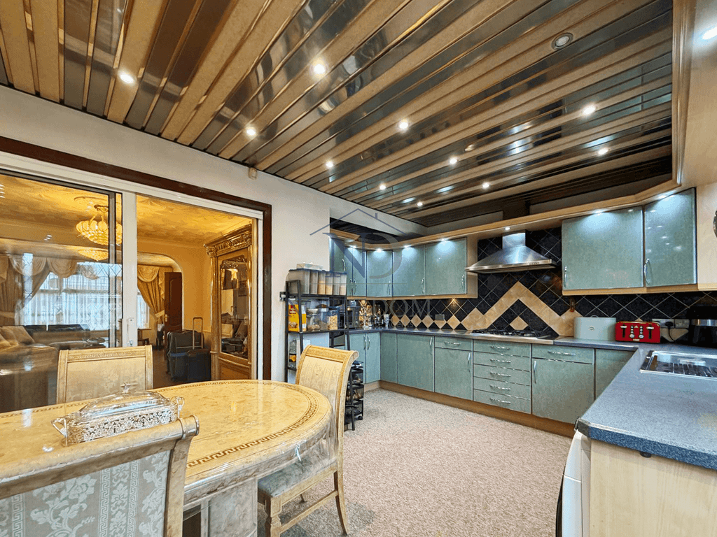 Property photo 3 of 21 Gallery