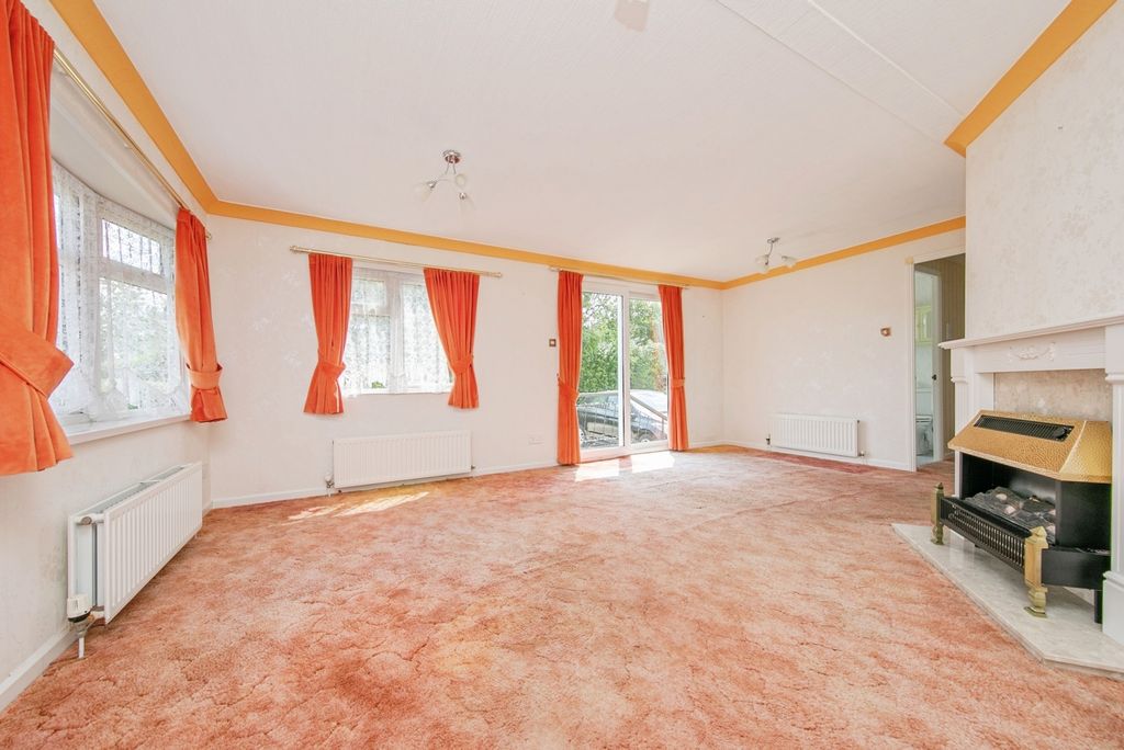 Property photo 2 of 17 Photo