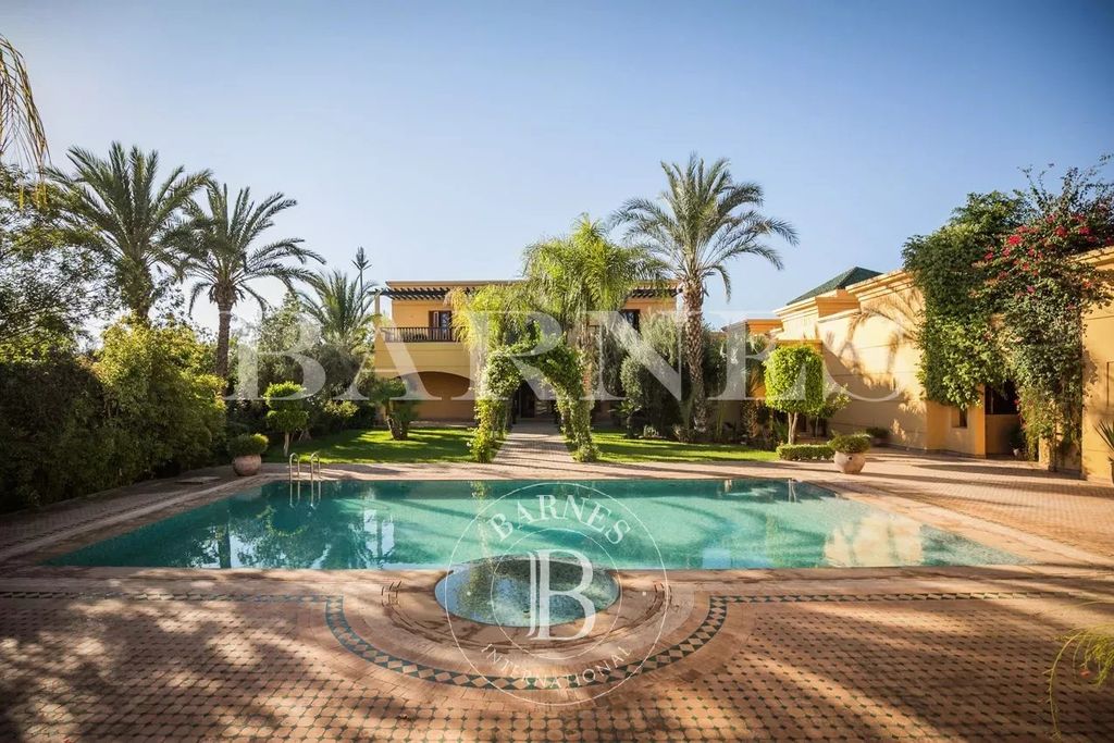 Property photo 1 of 17 Swimming Pool