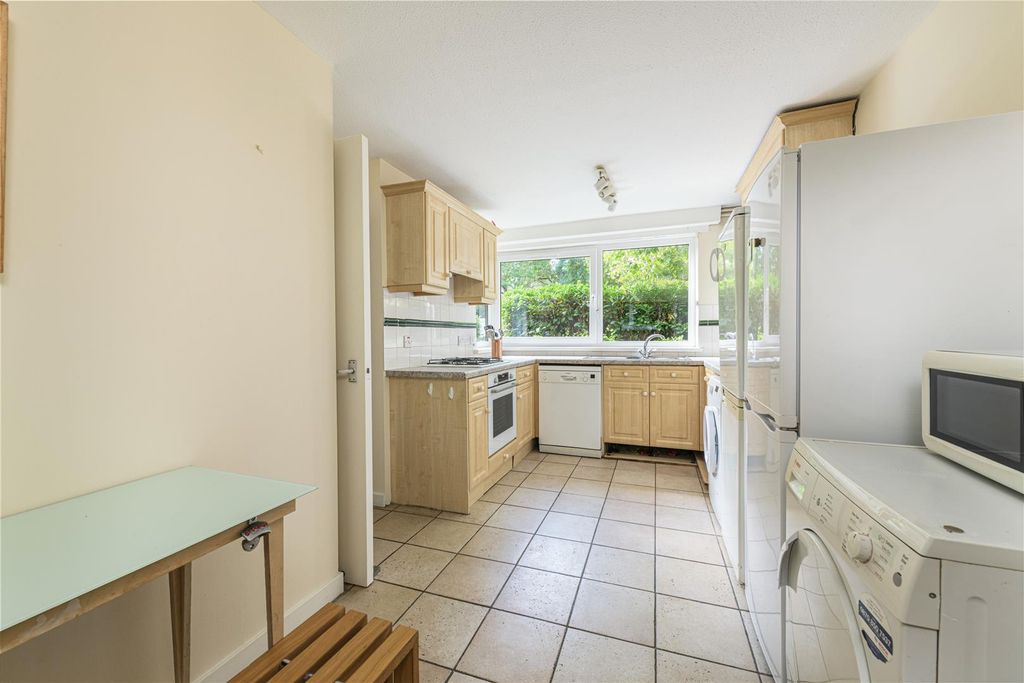 Property photo 3 of 9 23 Ericcson Close Kit-.Jpg