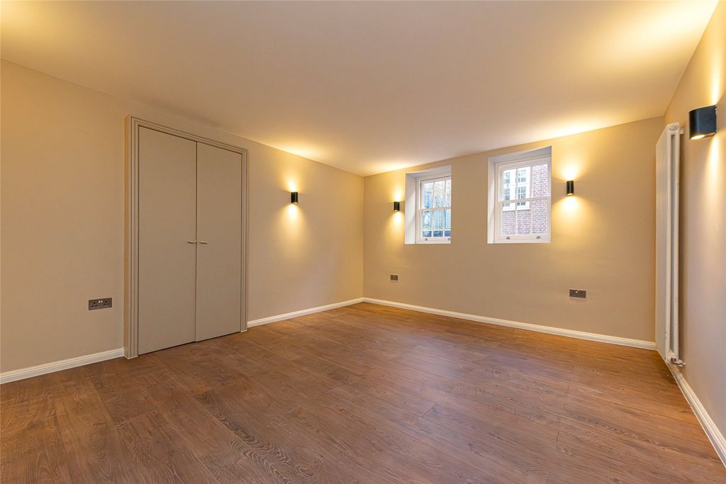 Property photo 2 of 13 Picture No. 01