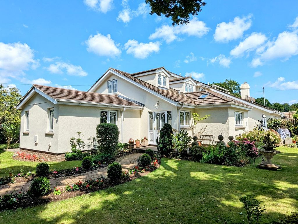 Property photo 1 of 28