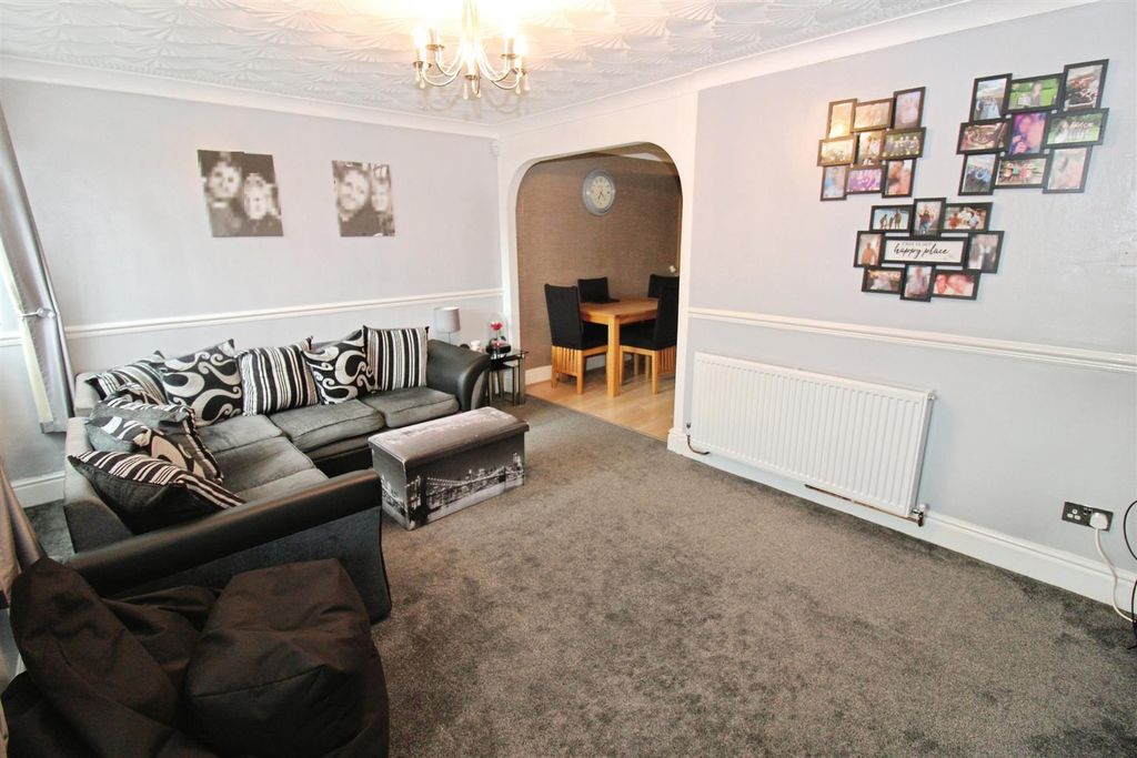 Property photo 2 of 22 Lounge