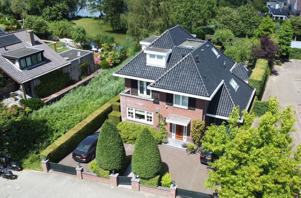Property photo 3 of 49