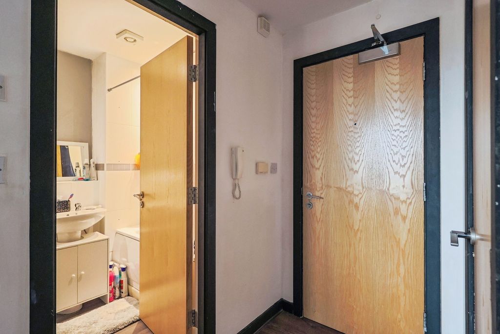 Property photo 2 of 17 Photo