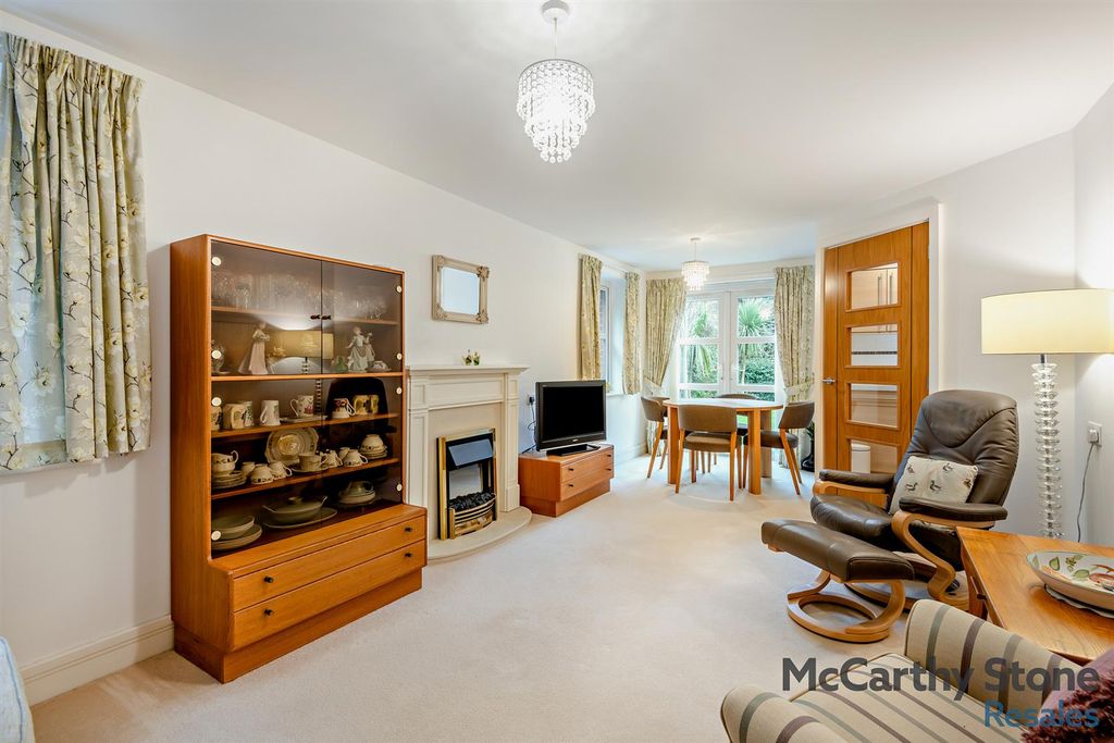 Property photo 2 of 23 8677283-Interior11-800.Jpg