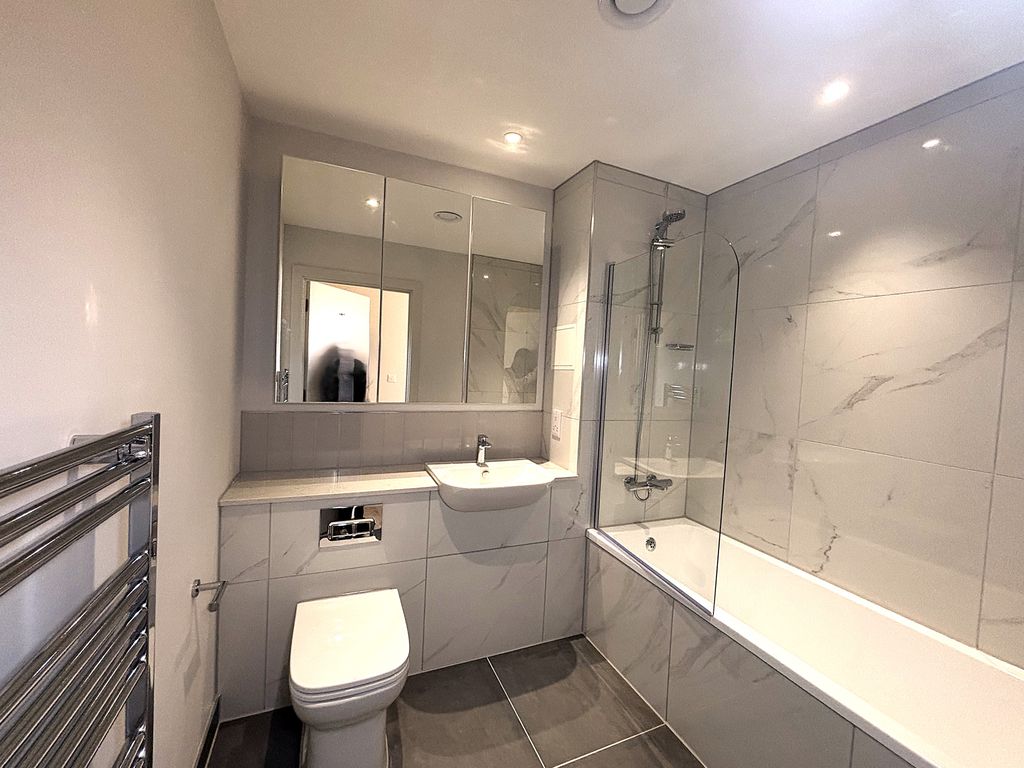 Property photo 3 of 8 Bathroom