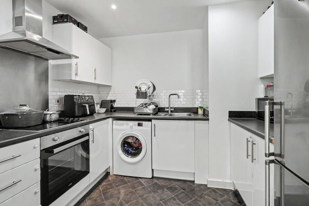Property photo 2 of 9 Fitted Kitchen