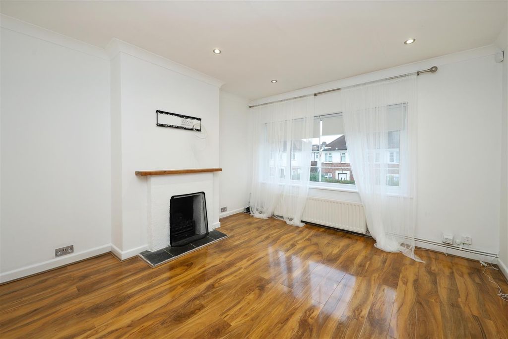 Property photo 2 of 8 12A Northdown Close (2) Copy.Jpg