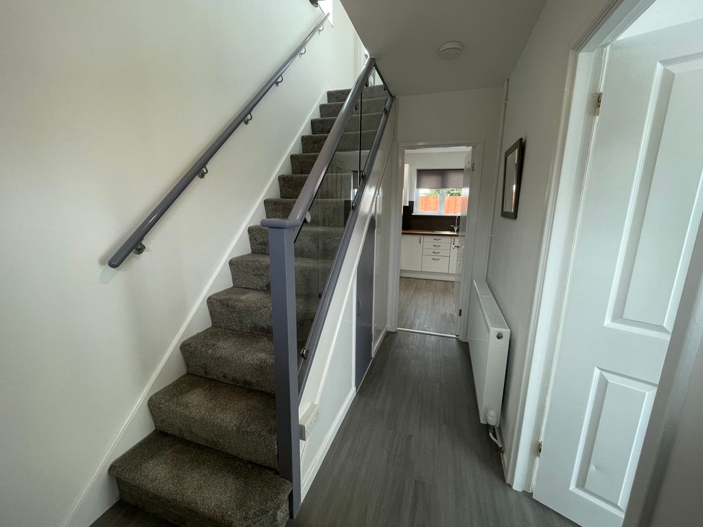 Property photo 2 of 18 Hallway