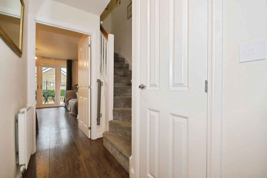 Property photo 2 of 23 Entrance Hall