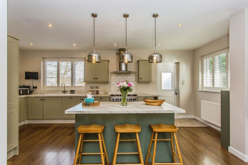 Property photo 2 of 25 Kitchen