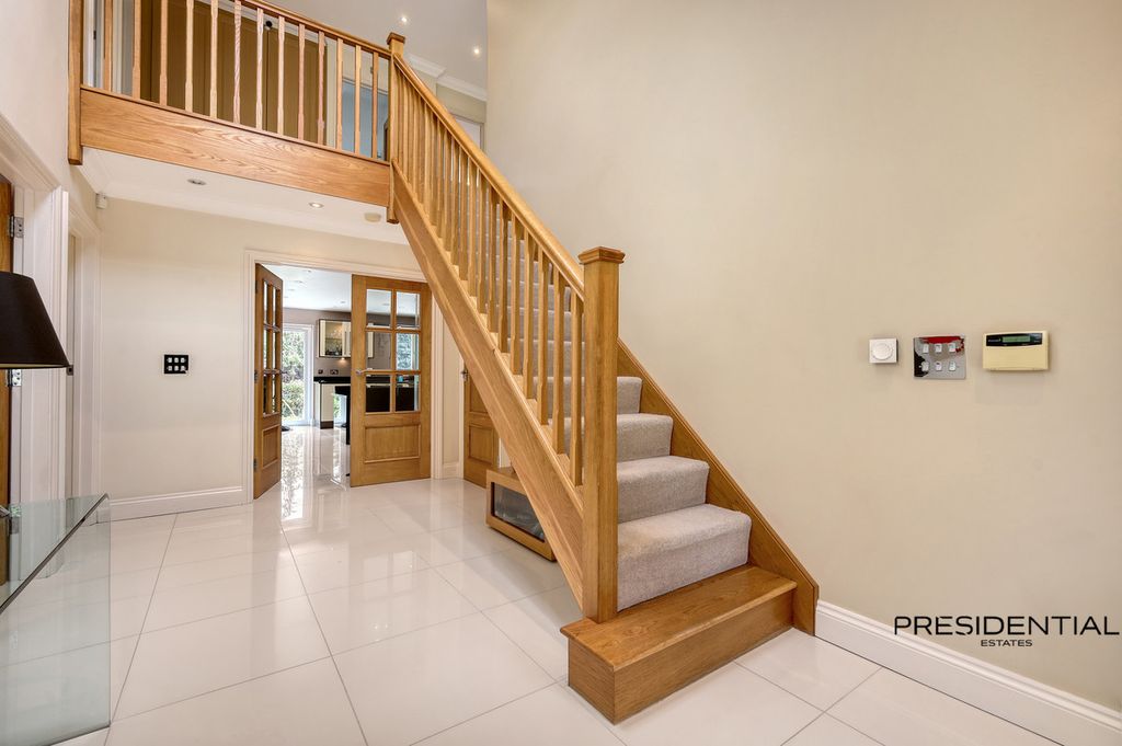 Property photo 2 of 40