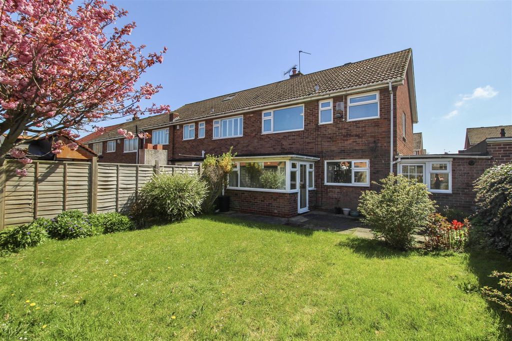 Property photo 3 of 20 Rear Gardens