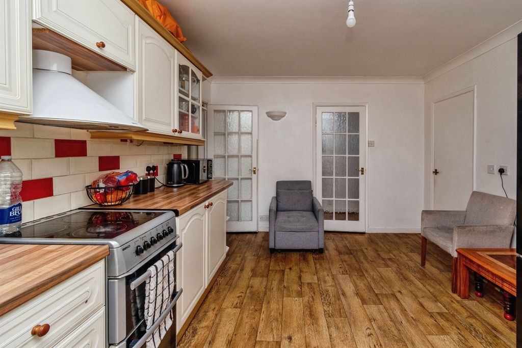 Property photo 3 of 11