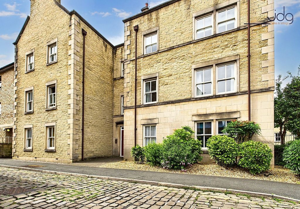 Property photo 1 of 11 Welcome To Diana Court