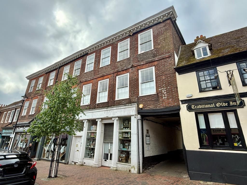 Property photo 1 of 10 Mixed-Use Building In Town Centre