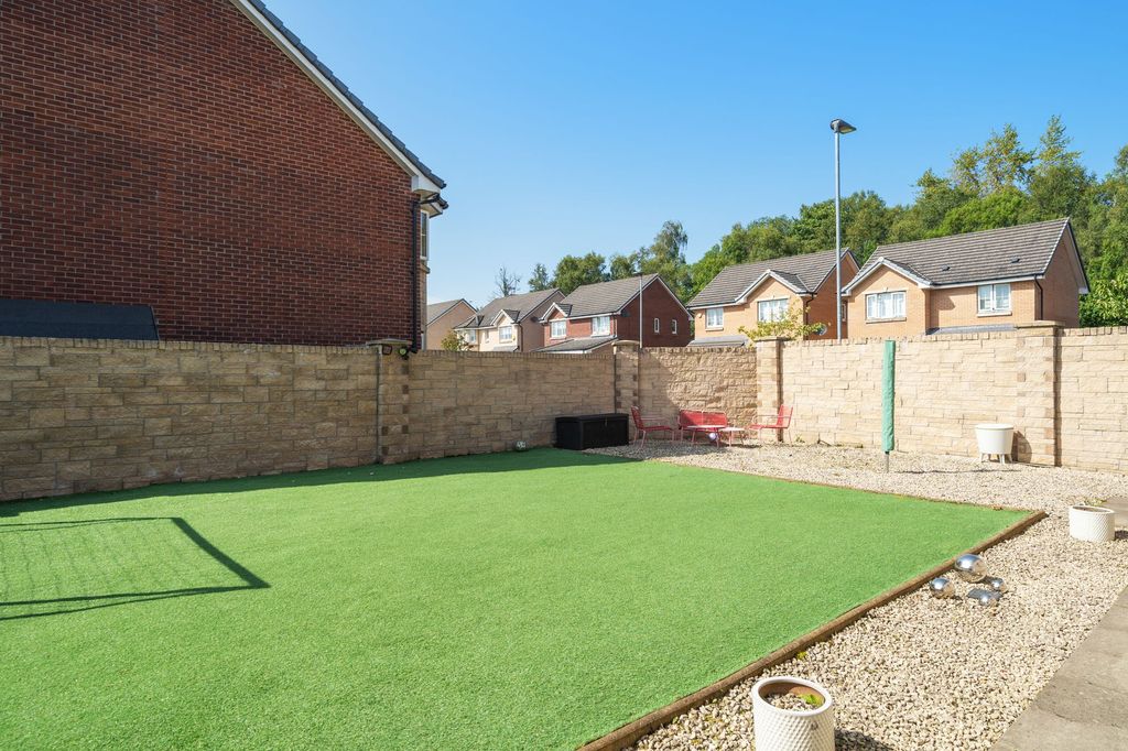 Property photo 2 of 28