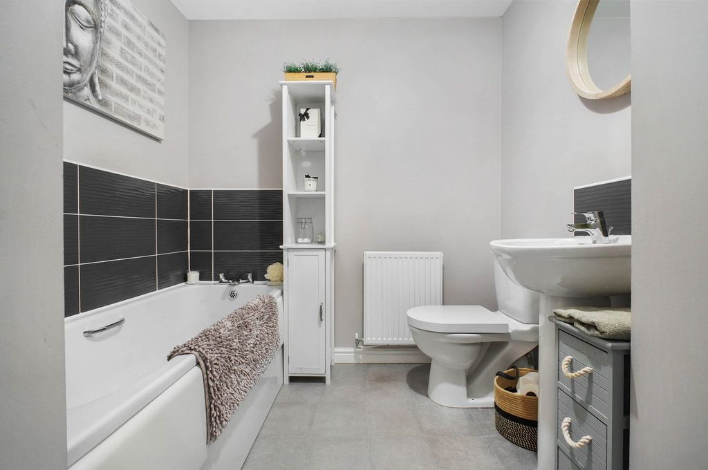 Property photo 2 of 24