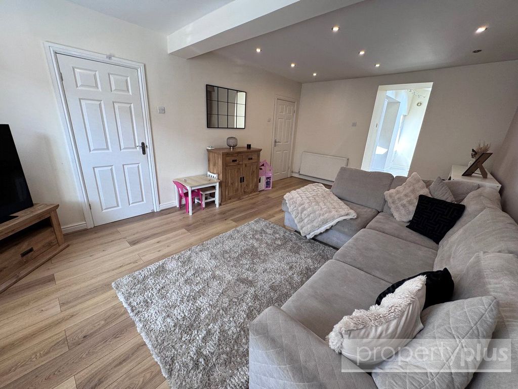 Property photo 1 of 17 Picture No. 10