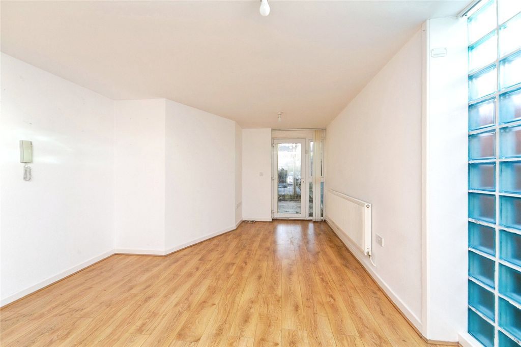 Property photo 3 of 16 Picture No. 14