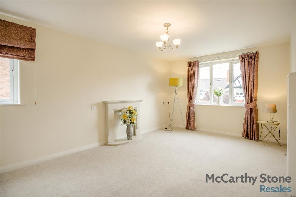 Property photo 2 of 16 8693630-Interior04.Jpg