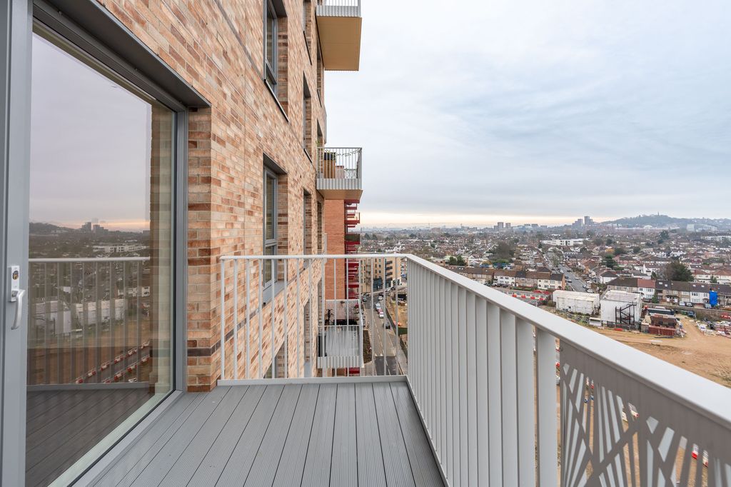 Property photo 1 of 11 Balcony