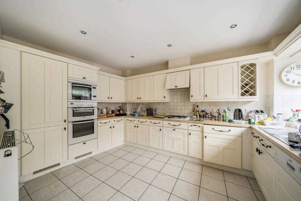 Property photo 3 of 24