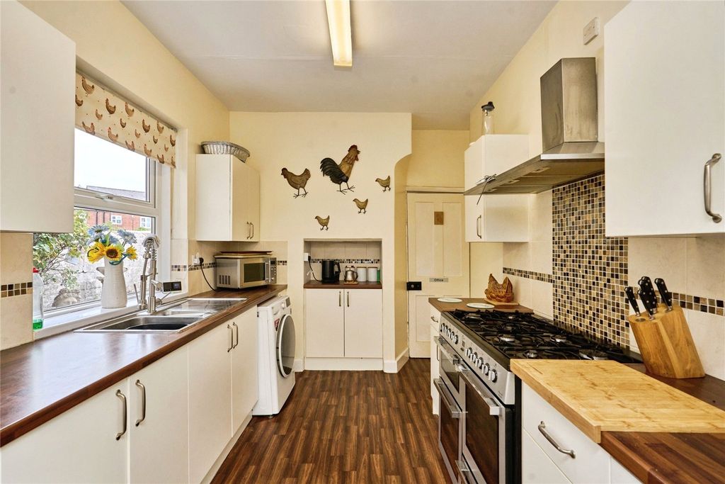 Property photo 3 of 22 Kitchen