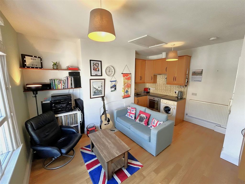 Property photo 2 of 9 Img_0384.Jpg