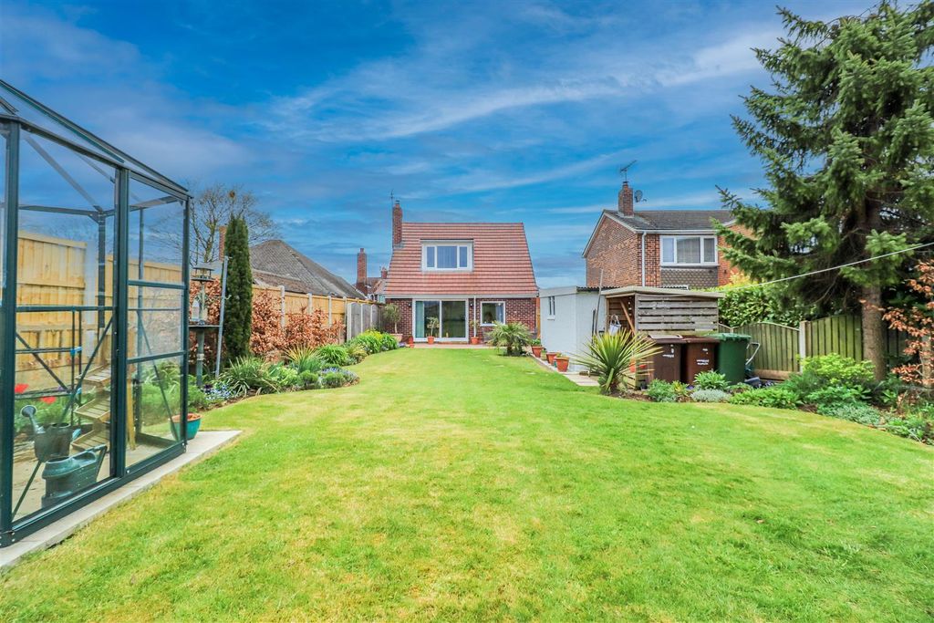 Property photo 1 of 19 Outside