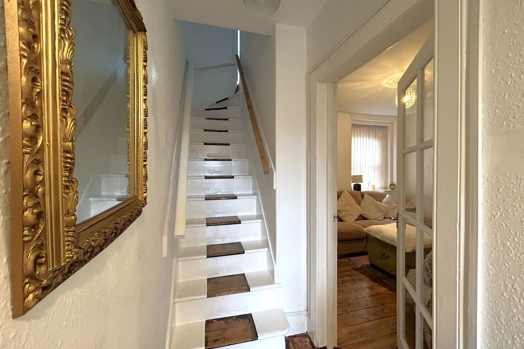 Property photo 2 of 21