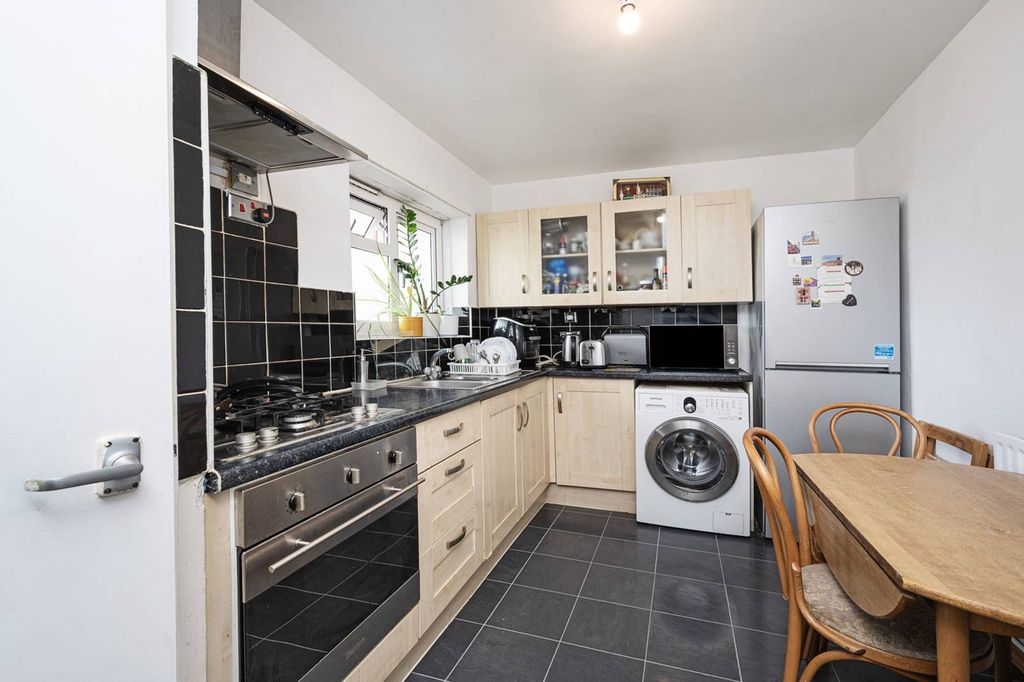 Property photo 3 of 9