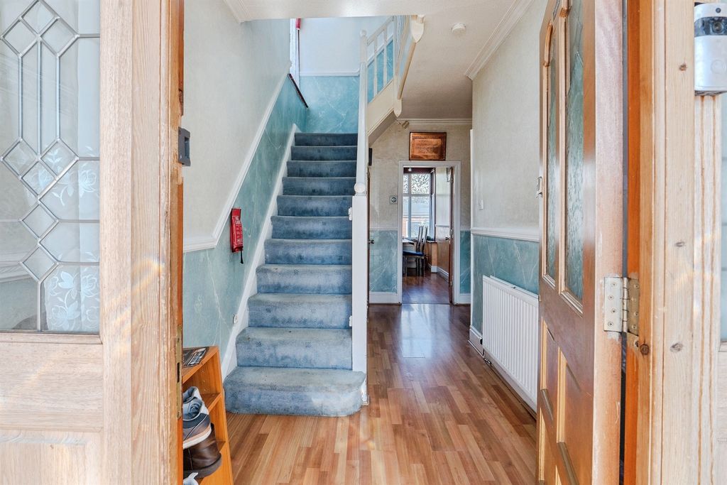 Property photo 2 of 20