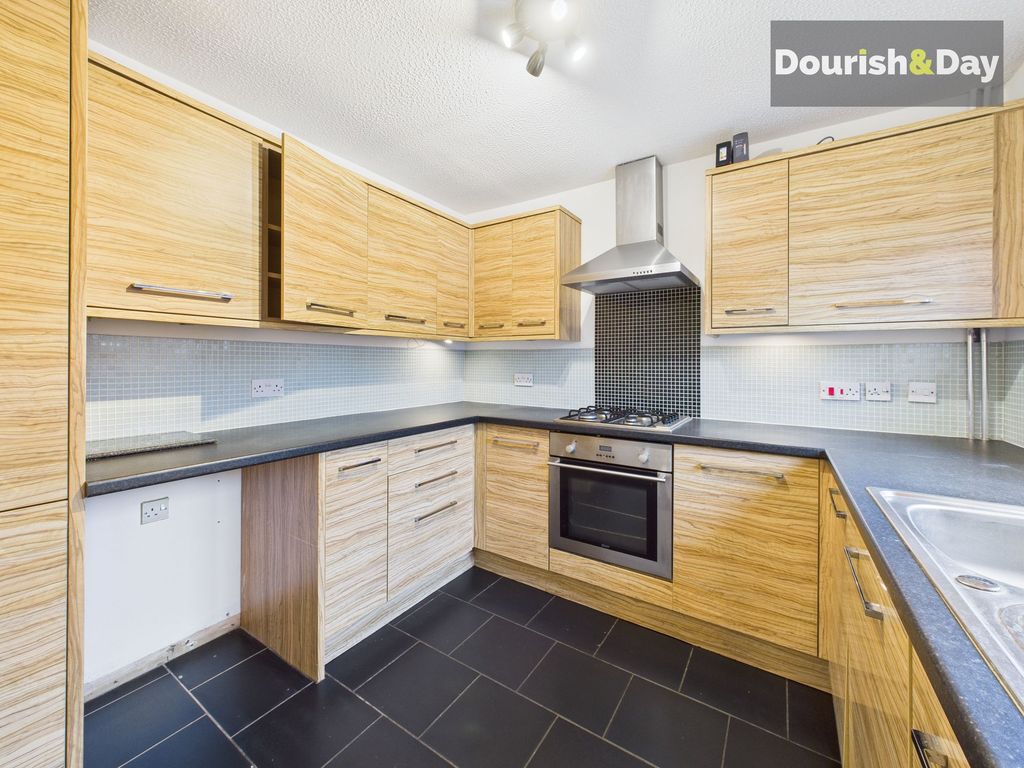 Property photo 3 of 12 Kitchen