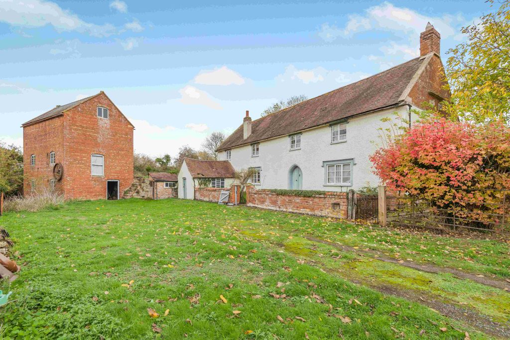 Property photo 2 of 17