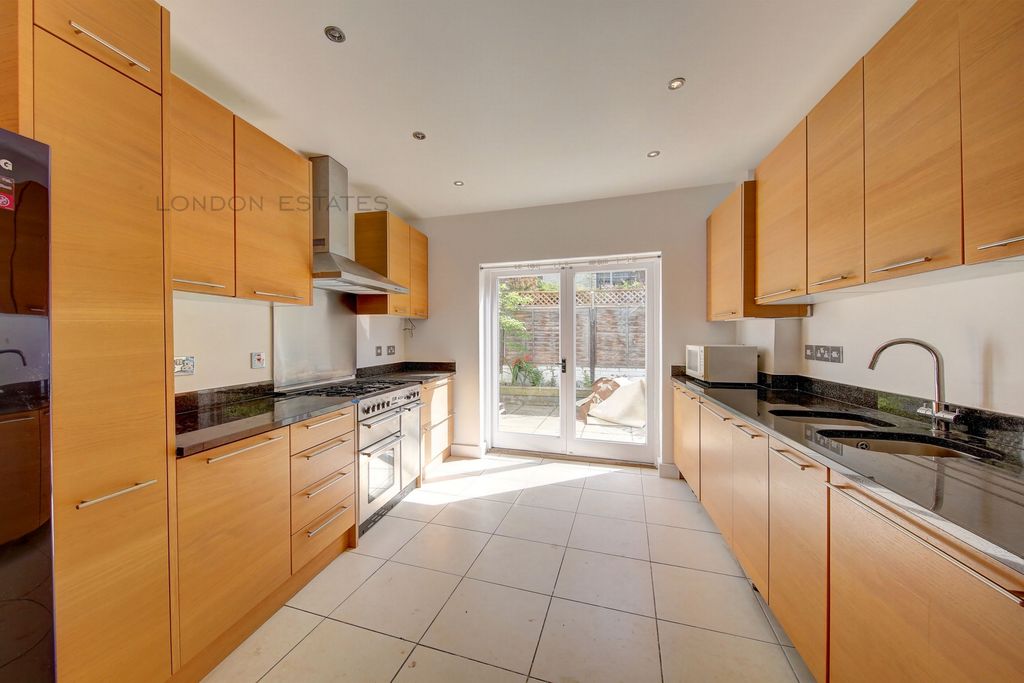 Property photo 2 of 8 Photo 10