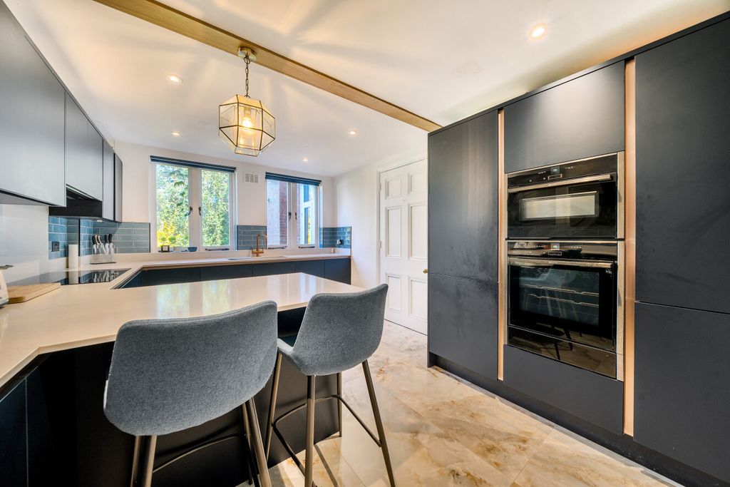 Property photo 3 of 17 1431351-10-69Bab1...